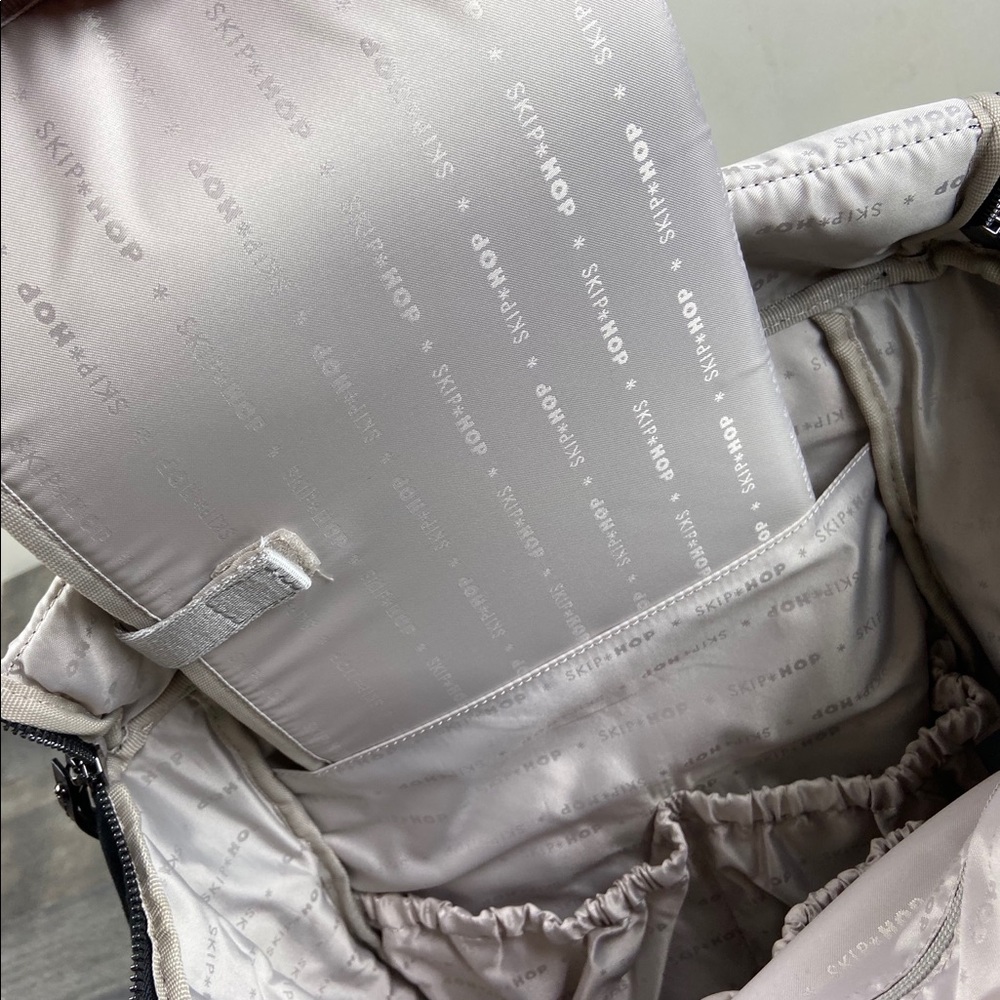Skip Hop - Highline Convertible Diaper Backpack. - Picture 6 of 8